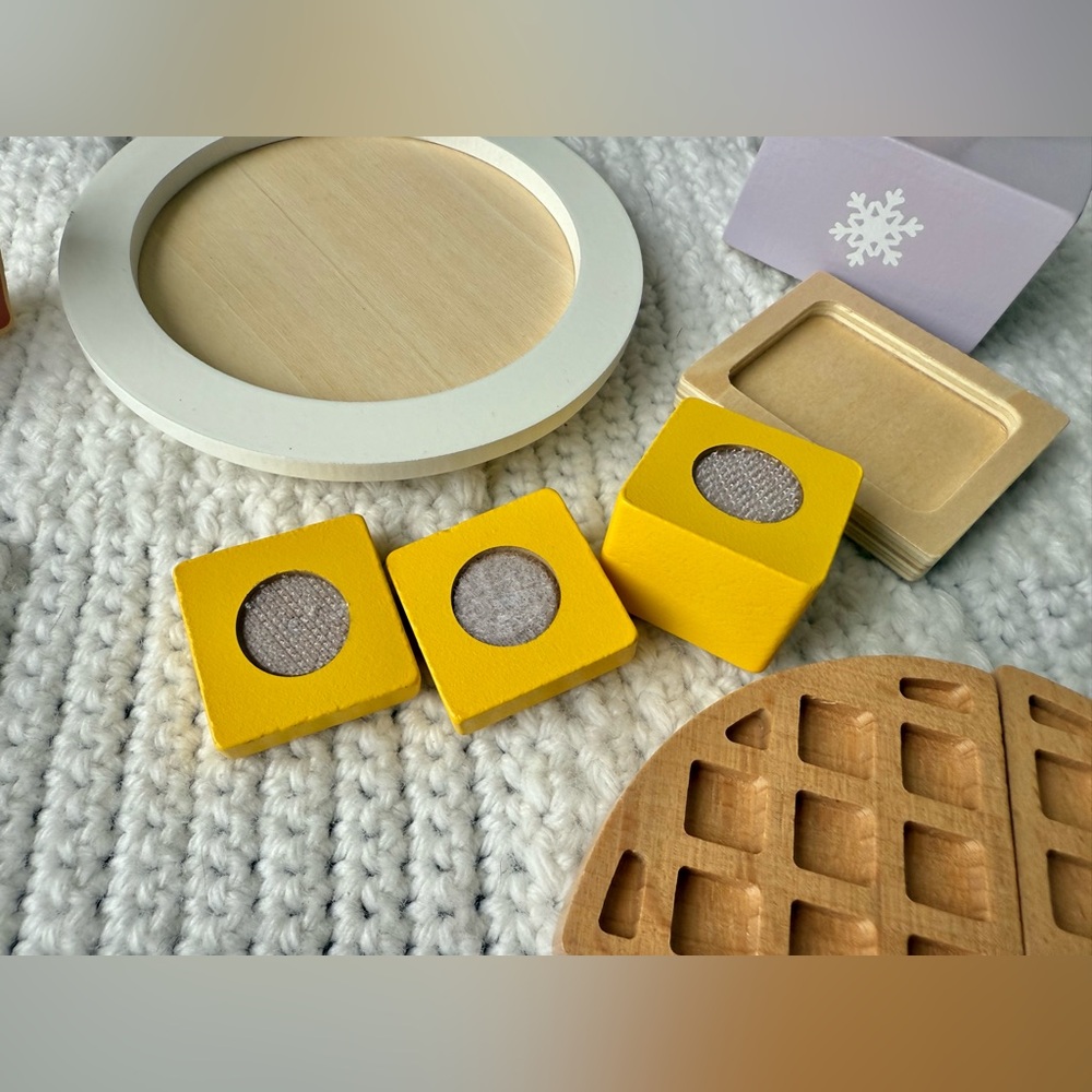 PairPear Wooden Waffle Maker Toy Food Playset - Picture 7 of 12